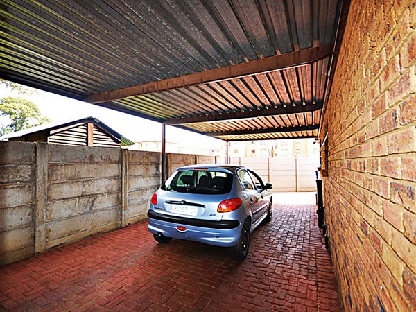 2 Bedroom Property for Sale in Finsbury Gauteng