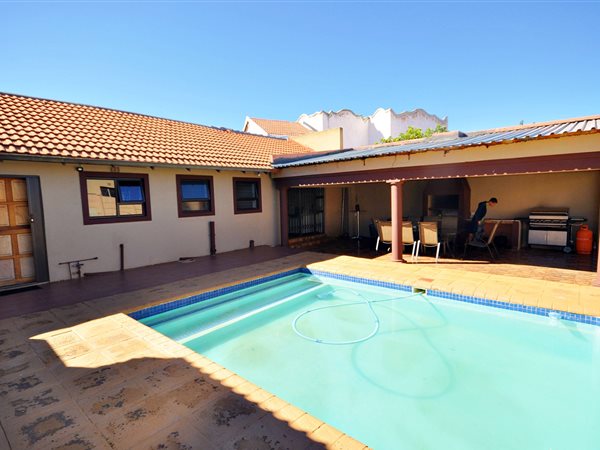 2 Bedroom Property for Sale in Toekomsrus Gauteng