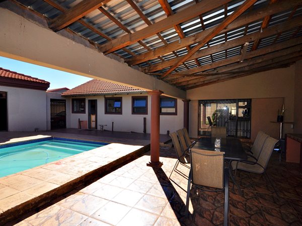 2 Bedroom Property for Sale in Toekomsrus Gauteng