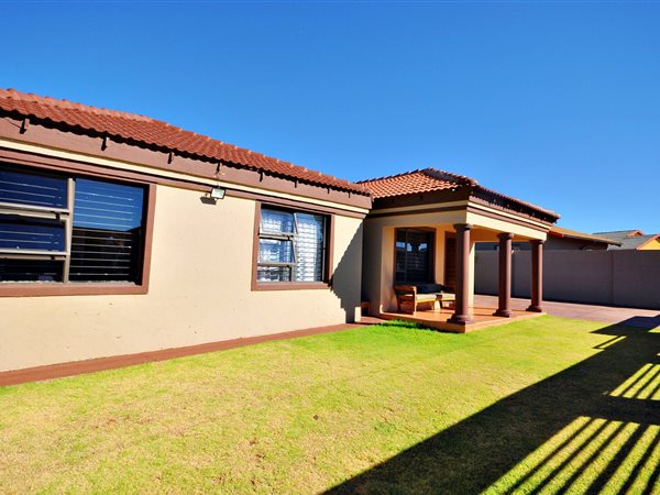 2 Bedroom Property for Sale in Toekomsrus Gauteng