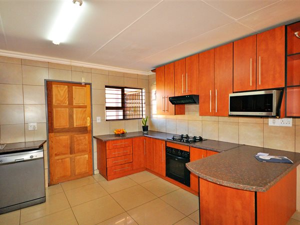 2 Bedroom Property for Sale in Toekomsrus Gauteng