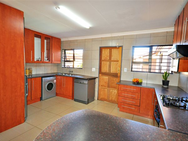 2 Bedroom Property for Sale in Toekomsrus Gauteng