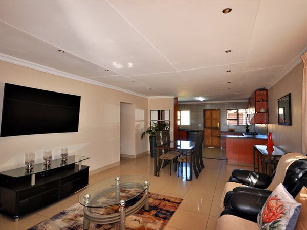 2 Bedroom Property for Sale in Toekomsrus Gauteng