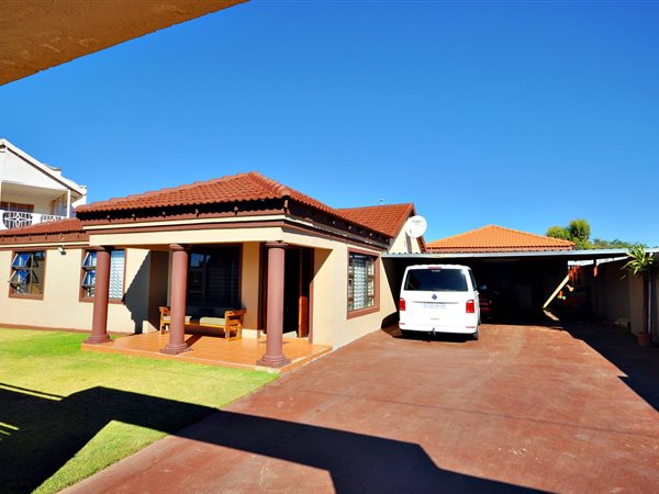 2 Bedroom Property for Sale in Toekomsrus Gauteng