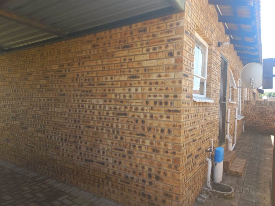 2 Bedroom Property for Sale in Finsbury Gauteng