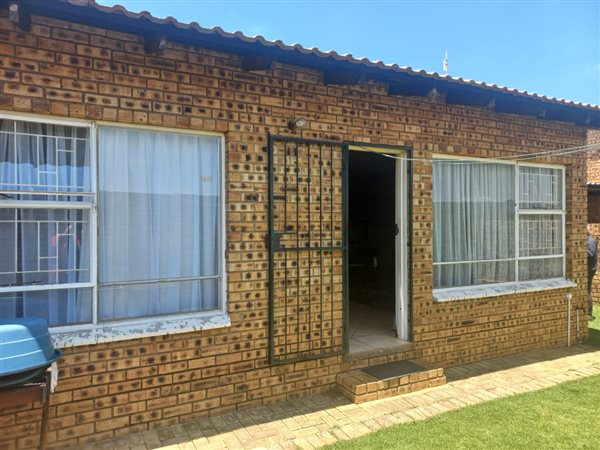 2 Bedroom Property for Sale in Finsbury Gauteng