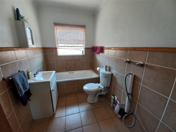 2 Bedroom Property for Sale in Finsbury Gauteng