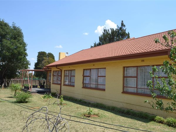 6 Bedroom Property for Sale in Aureus Gauteng