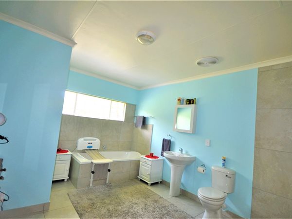 4 Bedroom Property for Sale in Aureus Gauteng