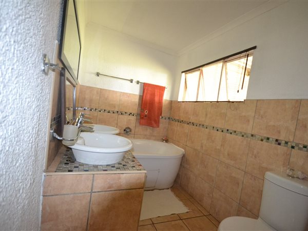 4 Bedroom Property for Sale in Aureus Gauteng