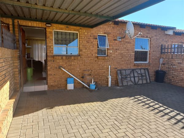 2 Bedroom Property for Sale in Finsbury Gauteng