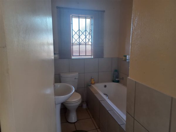 2 Bedroom Property for Sale in Finsbury Gauteng