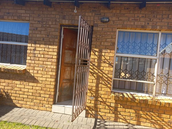 2 Bedroom Property for Sale in Finsbury Gauteng