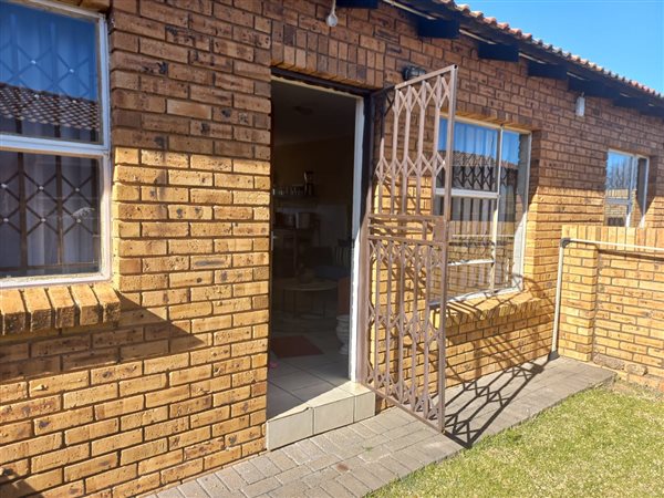 2 Bedroom Property for Sale in Finsbury Gauteng