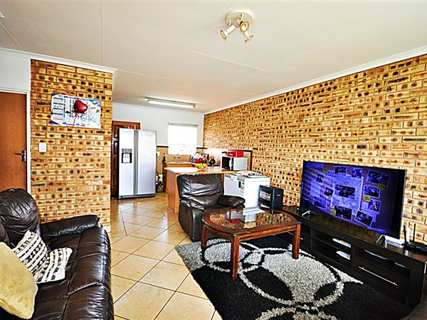 2 Bedroom Property for Sale in Finsbury Gauteng