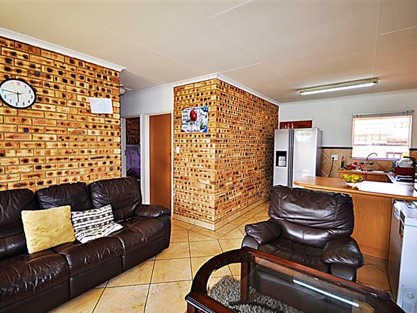 2 Bedroom Property for Sale in Finsbury Gauteng