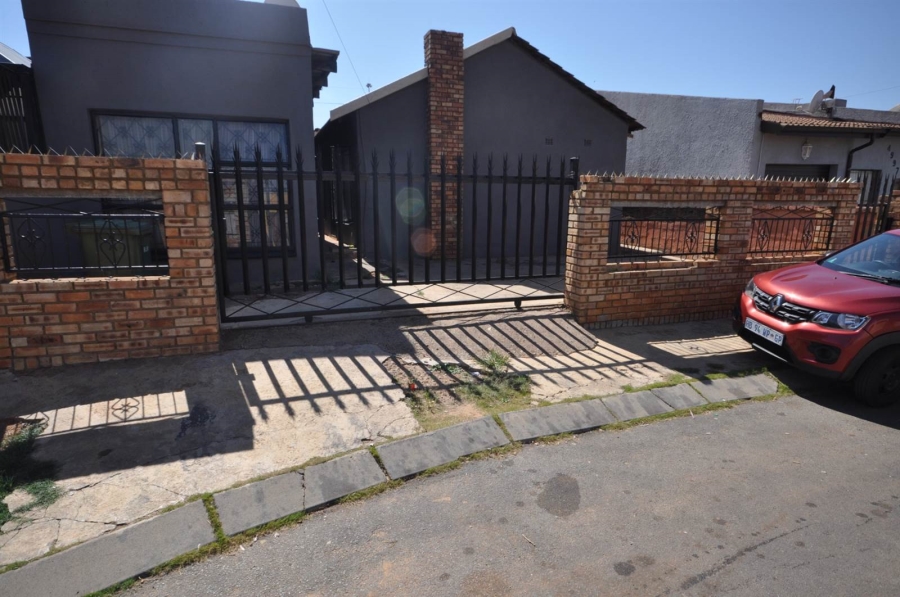 3 Bedroom Property for Sale in Mohlakeng Gauteng