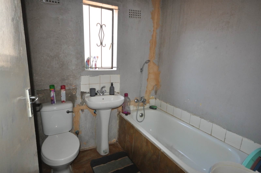 3 Bedroom Property for Sale in Mohlakeng Gauteng