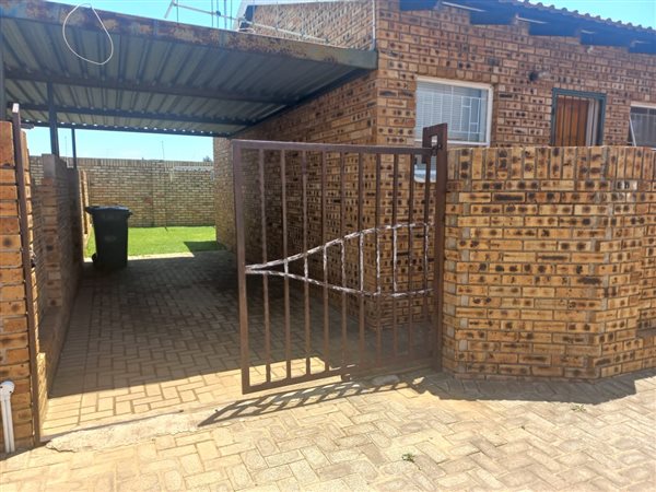 2 Bedroom Property for Sale in Finsbury Gauteng