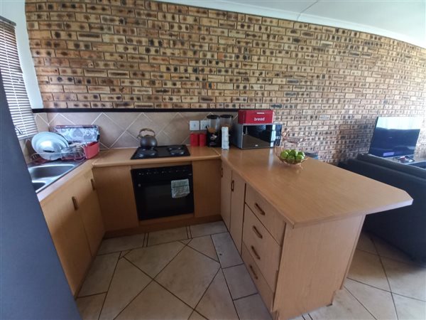 2 Bedroom Property for Sale in Finsbury Gauteng