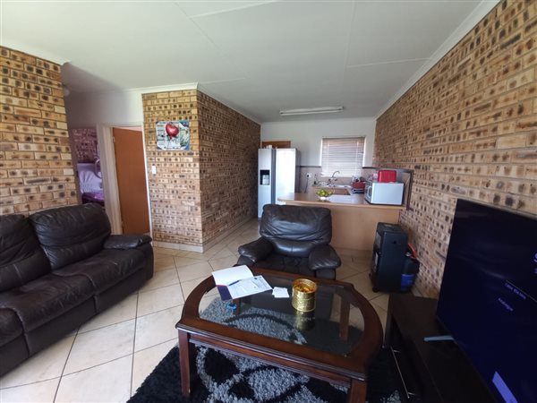 2 Bedroom Property for Sale in Finsbury Gauteng