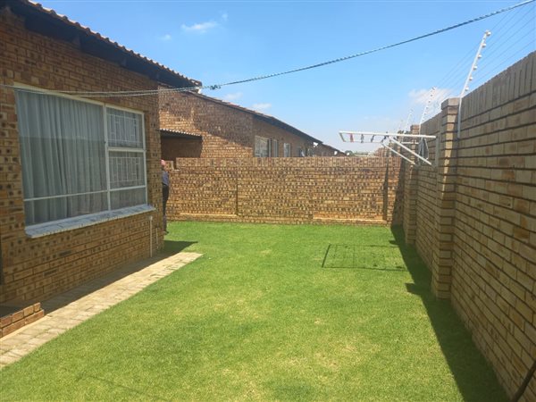 2 Bedroom Property for Sale in Finsbury Gauteng