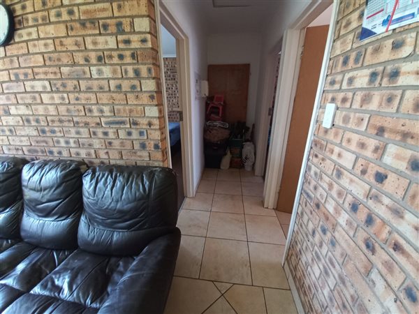 2 Bedroom Property for Sale in Finsbury Gauteng