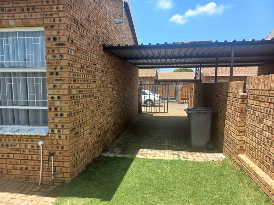 2 Bedroom Property for Sale in Finsbury Gauteng