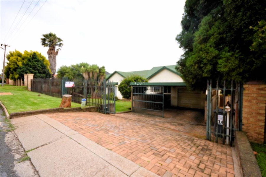 4 Bedroom Property for Sale in Silverfields Gauteng