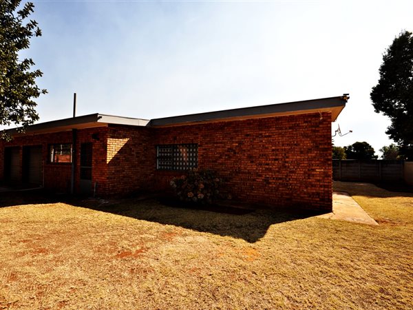 4 Bedroom Property for Sale in Westonaria Gauteng