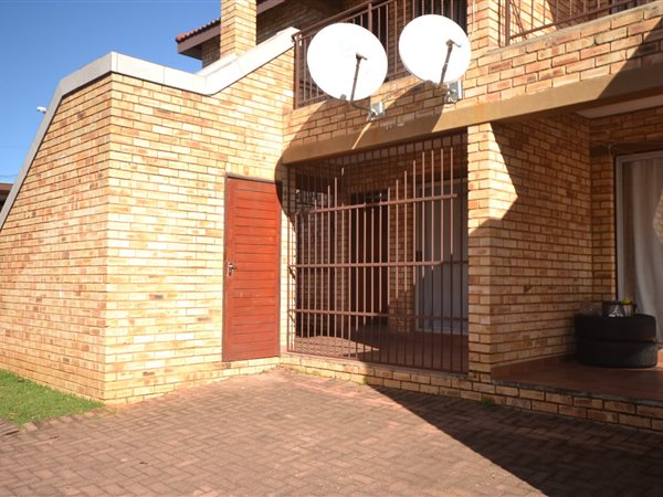 3 Bedroom Property for Sale in Helikonpark Gauteng