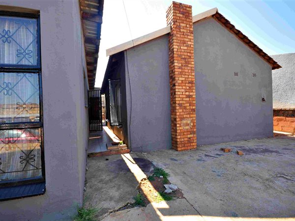 3 Bedroom Property for Sale in Mohlakeng Gauteng