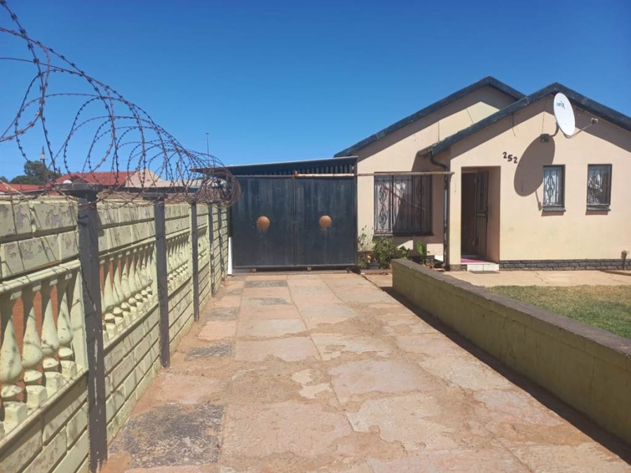 2 Bedroom Property for Sale in Toekomsrus Gauteng