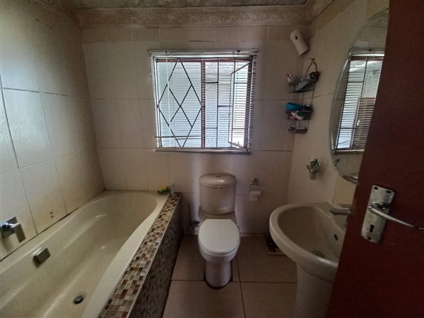 2 Bedroom Property for Sale in Toekomsrus Gauteng