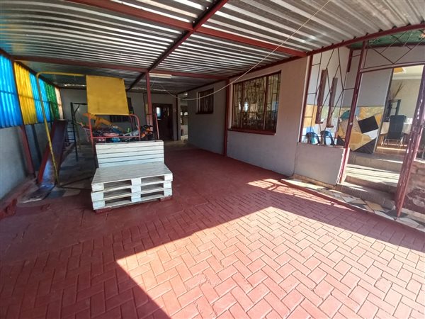 2 Bedroom Property for Sale in Toekomsrus Gauteng