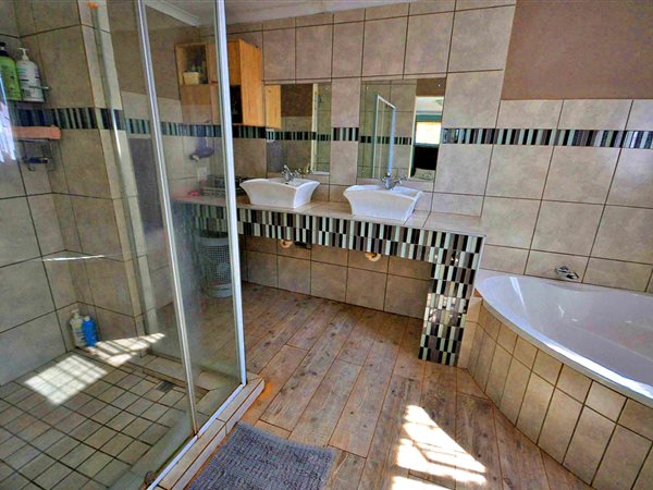 6 Bedroom Property for Sale in Aureus Gauteng