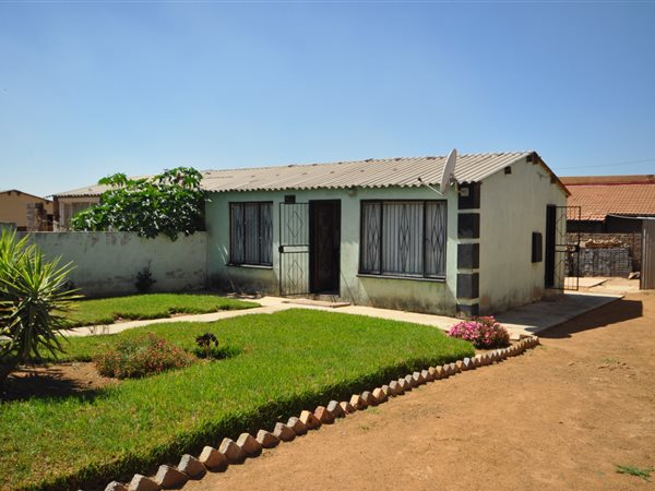 2 Bedroom Property for Sale in Toekomsrus Gauteng