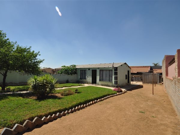 2 Bedroom Property for Sale in Toekomsrus Gauteng