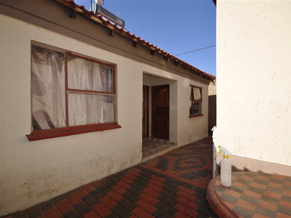 3 Bedroom Property for Sale in Tshepisong Gauteng