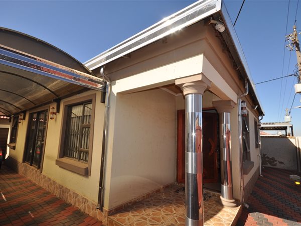 3 Bedroom Property for Sale in Tshepisong Gauteng