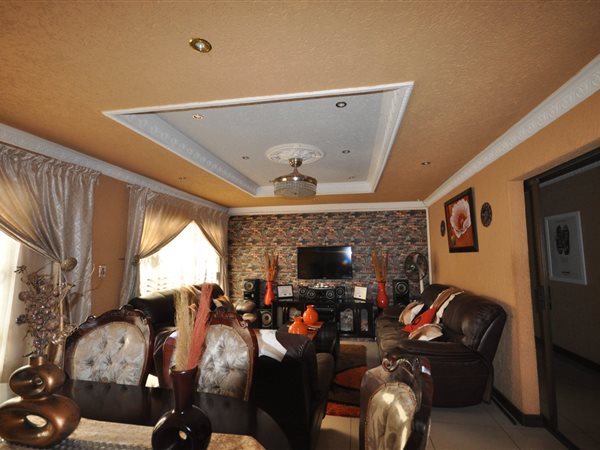 3 Bedroom Property for Sale in Tshepisong Gauteng