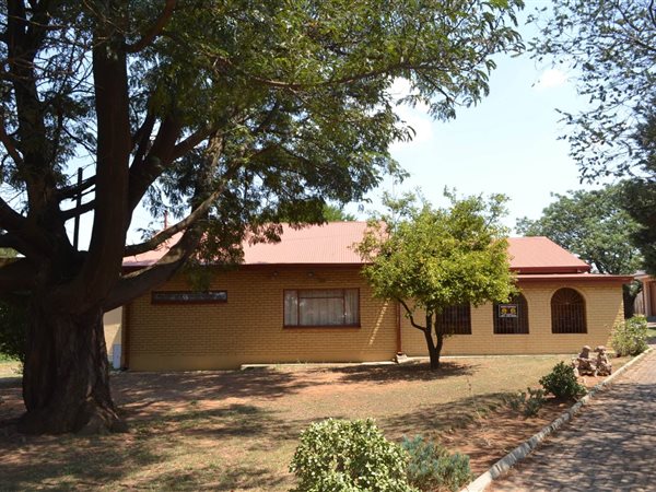 6 Bedroom Property for Sale in Aureus Gauteng