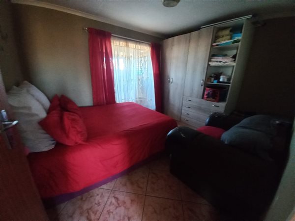 2 Bedroom Property for Sale in Toekomsrus Gauteng