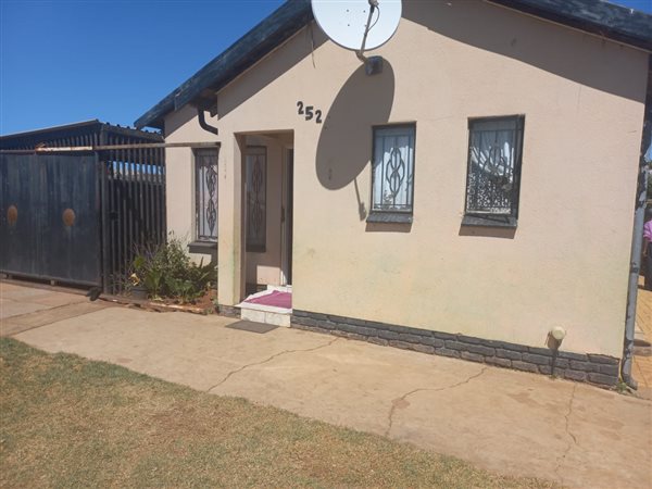 2 Bedroom Property for Sale in Toekomsrus Gauteng