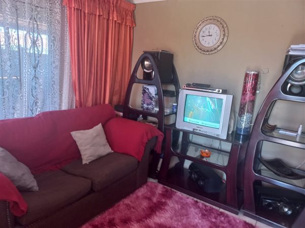 2 Bedroom Property for Sale in Toekomsrus Gauteng