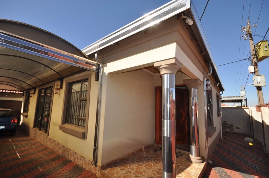 3 Bedroom Property for Sale in Tshepisong Gauteng