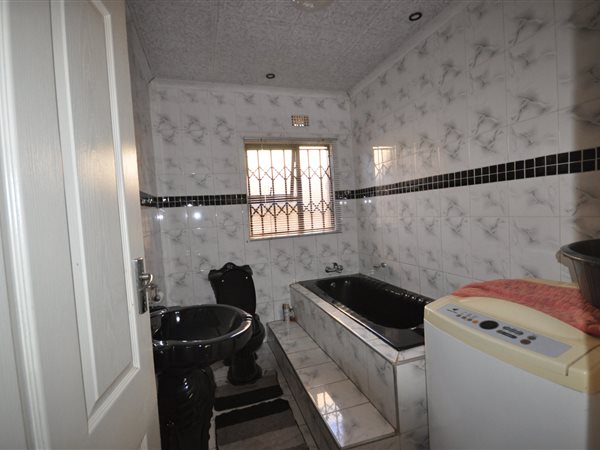 3 Bedroom Property for Sale in Tshepisong Gauteng