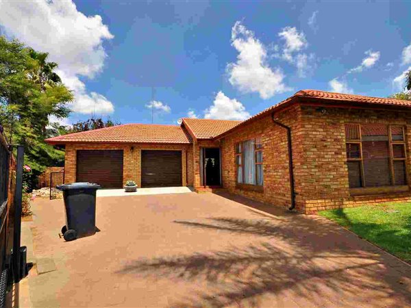 2 Bedroom Property for Sale in Eike Park Gauteng