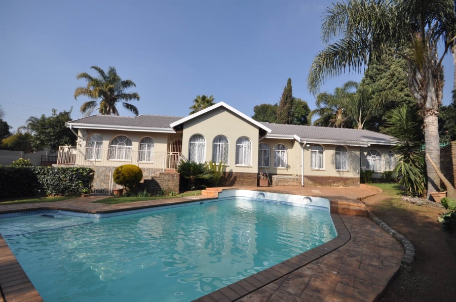 To Let 3 Bedroom Property for Rent in Helderkruin Gauteng