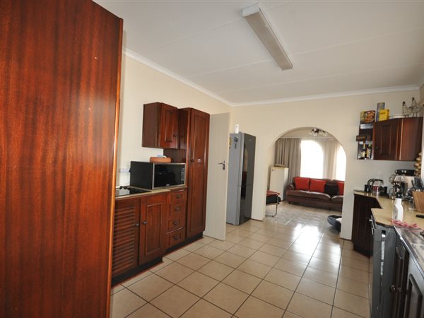 To Let 3 Bedroom Property for Rent in Helderkruin Gauteng